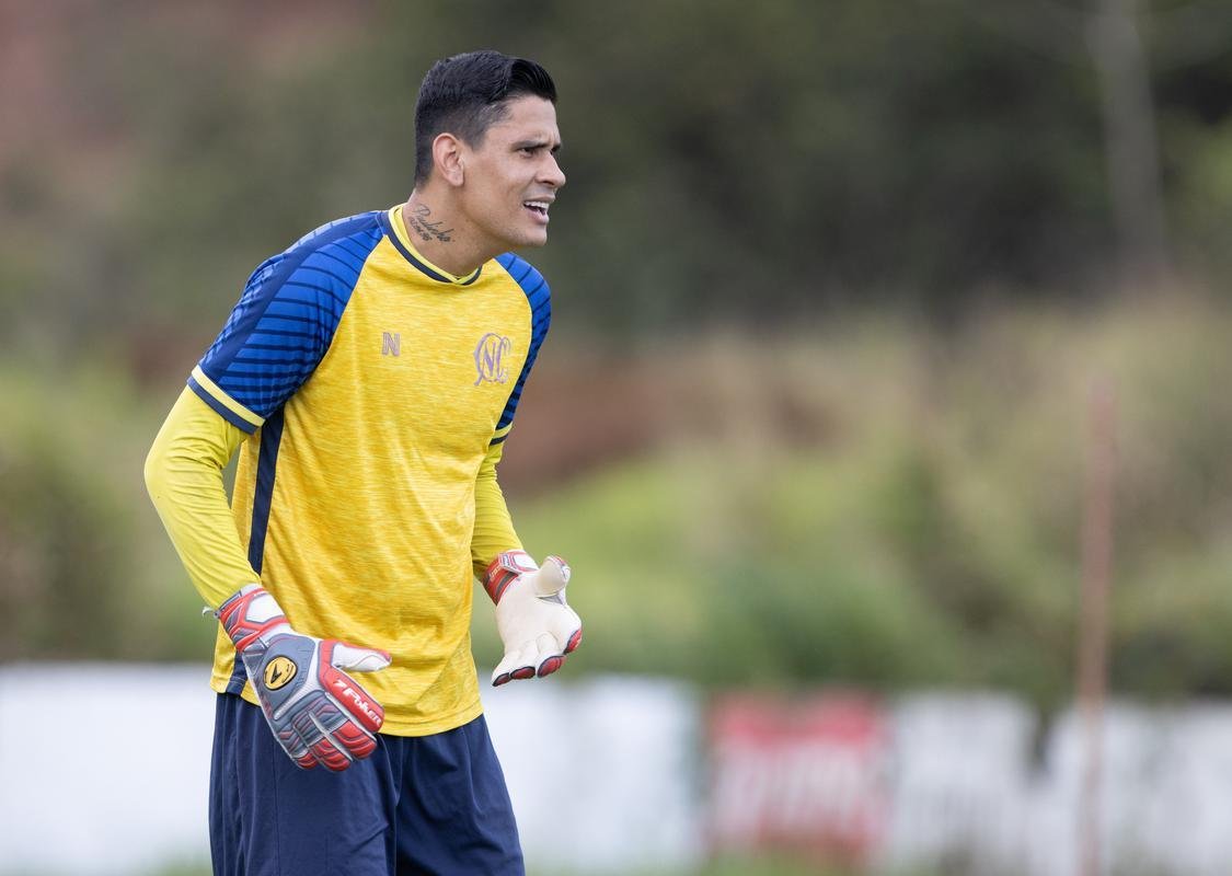 Jogadores do Náutico seguem trainando no CT Wilson Campos, sob a supervisão do técnico Gimar Dal Pozzo. Atletas e membros da comissão técnica são submetidos às medidas de saúde para evitar o contato e gerar possível foco de Covid-19.