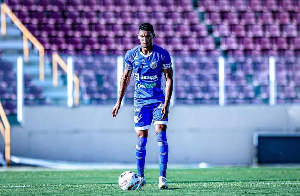 Ava contratou o zagueiro Raphael Rodrigues