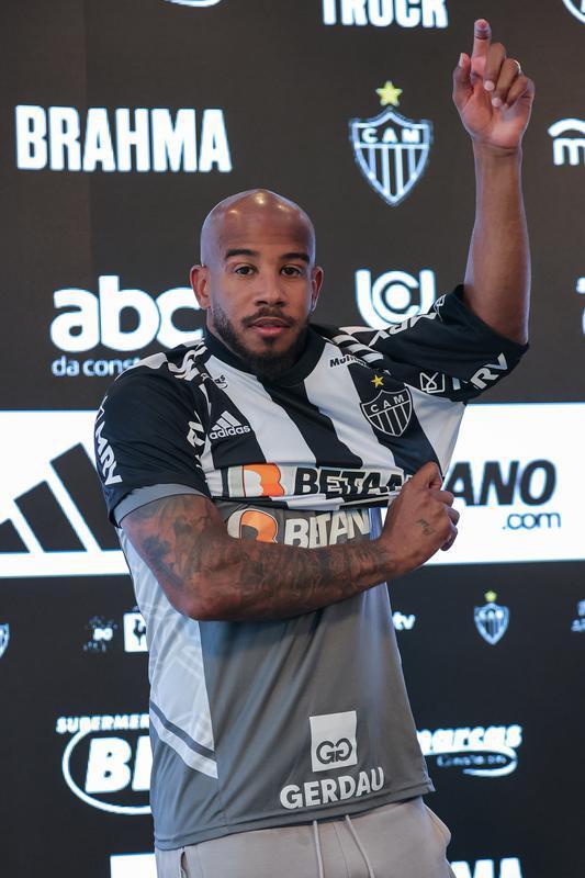 Veja fotos da apresentao de Patrick no Atltico