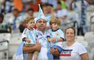 Torcedores na partida entre Argentina e Paraguai, no Mineiro, pela Copa Amrica