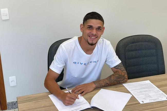 Rubens renovou contrato com o Atlético até dezembro de 2023