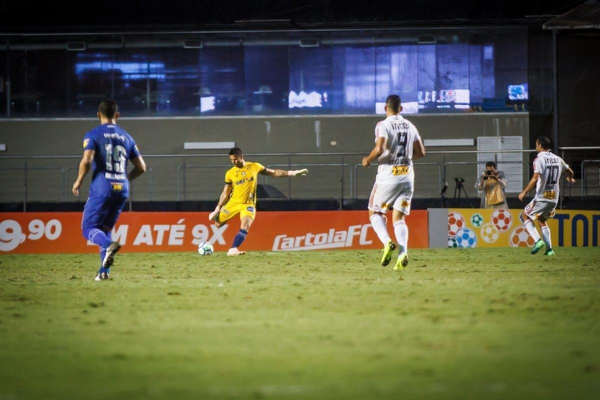 Cruzeiro foi derrotado pelo So Paulo por 1 a 0, neste domingo, no Morumbi, pela 35 rodada do Brasileiro