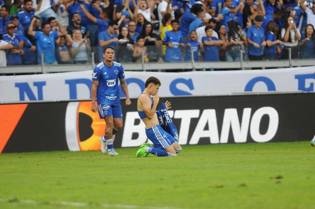 Fotos da partida entre Cruzeiro e Bahia, no Mineir�o, pela 20� rodada da S�rie B do Brasileiro
