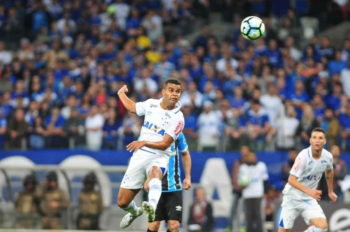 Fotos do primeiro duelo do duelo entre Cruzeiro e Grmio, no Mineiro, pela semifinal da Copa do Brasil
