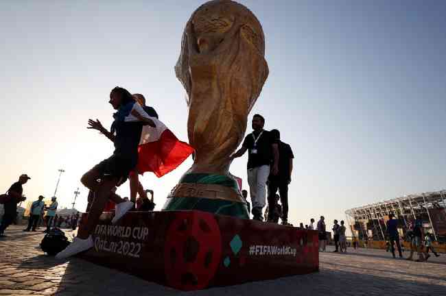 A realizao da Copa do Mundo no Catar tem sido controversa desde que foi anunciada pela primeira vez em 2010