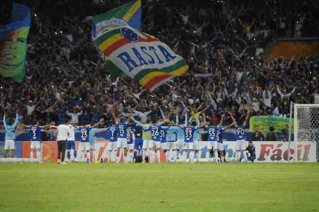 Fotos do jogo entre Cruzeiro e Vila Nova, no Mineirão, pela 15ª rodada da Série B