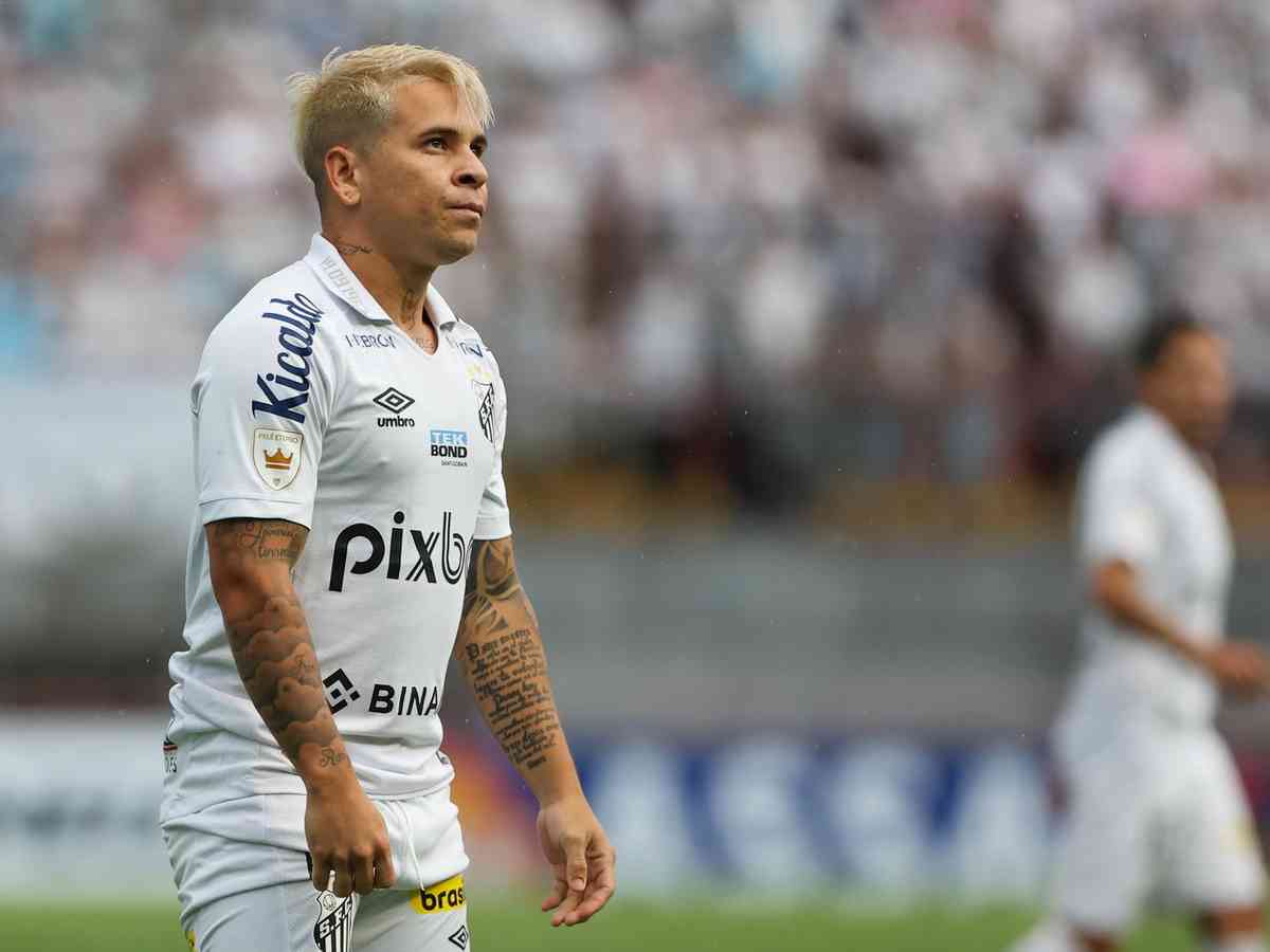 O primeiro jogador do Equador a defender o Santos - Revista Santista