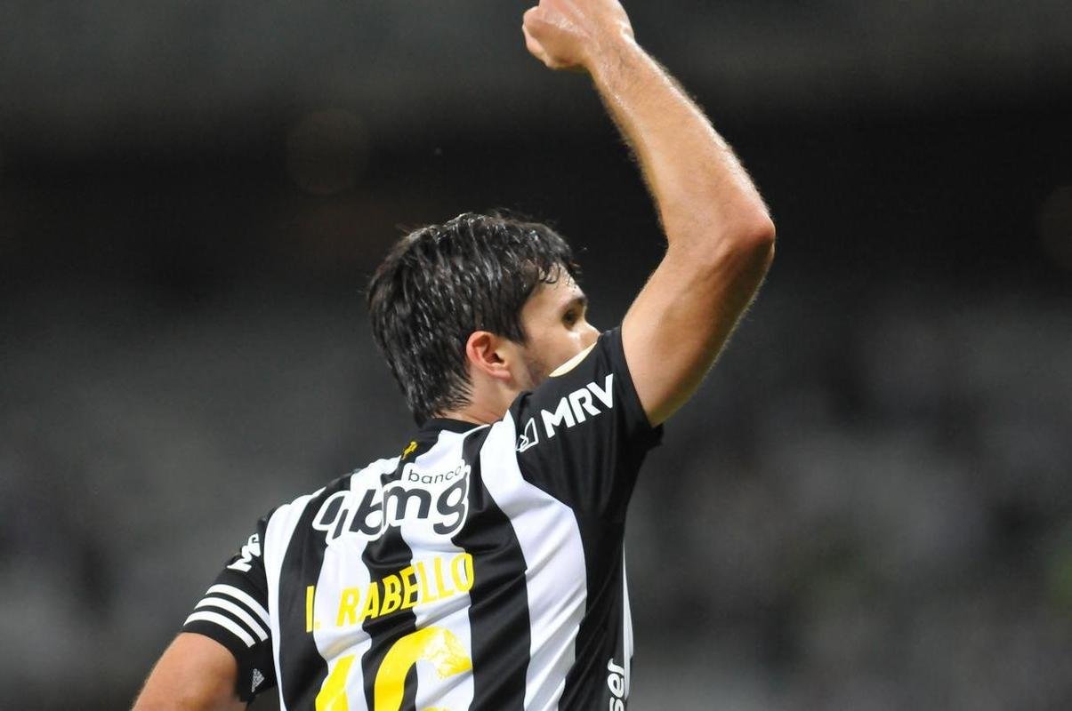 Fotos da partida entre Atltico e Athletico-PR, neste domingo (7), no Mineiro, pela 21 rodada do Campeonato Brasileiro