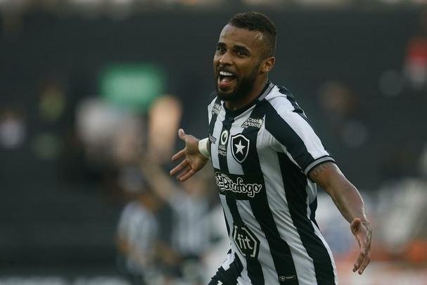 Fotos da vitória do Botafogo sobre o Atlético, por 2 a 1, no Engenhão, pela 18ª rodada do Brasileiro