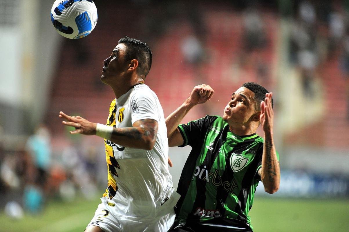 Fotos do jogo entre Amrica e Guaran do Paraguai, no Independncia, em BH, pela segunda fase da Copa Libertadores