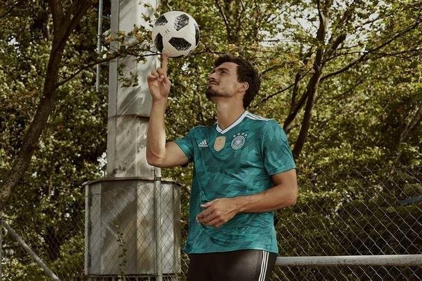 Alemanha - segundo uniforme (Adidas)