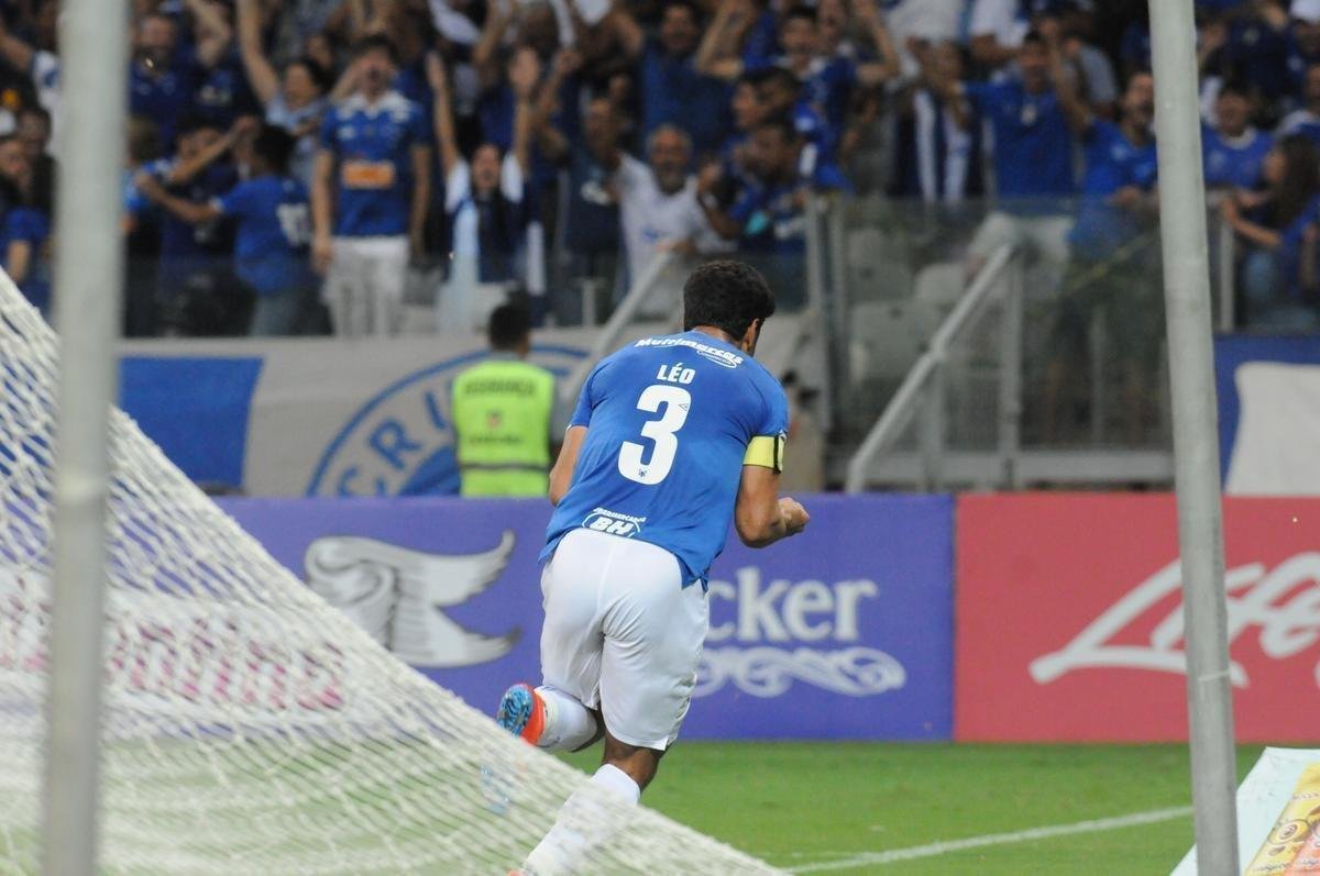 Fotos do duelo entre Cruzeiro e Amrica, no Mineiro