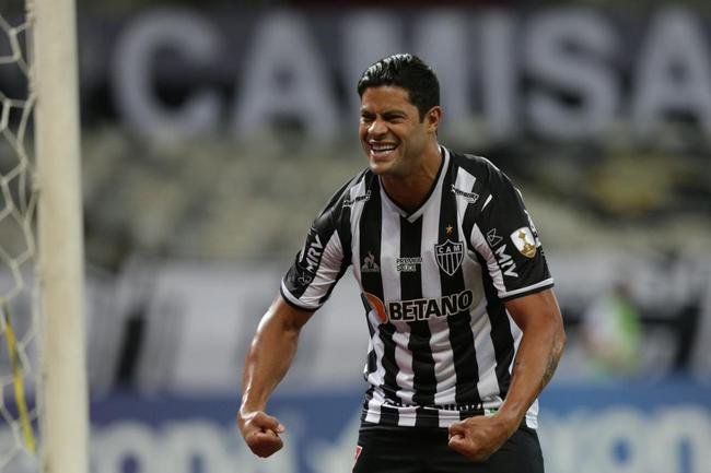 Hulk foi o grande nome do jogo ao marcar dois gols sobre o Cerro Porte�o