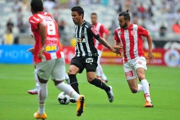 Com show de Robinho, Atl�tico vence o Villa Nova no Mineir�o e garante classifica��o