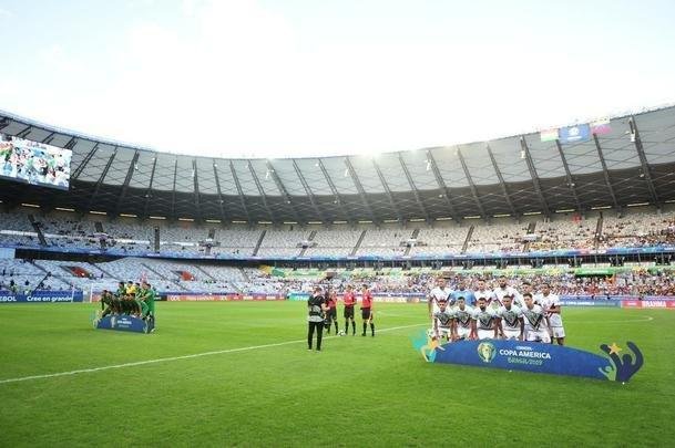 Imagens da partida entre Bolvia e Venezuela