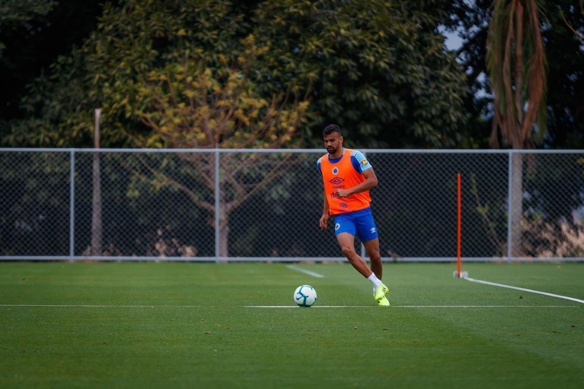 Treino do Cruzeiro nesta segunda-feira, na Toca da Raposa II. Time de Rogrio Ceni enfrenta o Cear na quarta-feira, s 19h30, no Castelo, em Fortaleza, pela 21 rodada do Campeonato Brasileiro