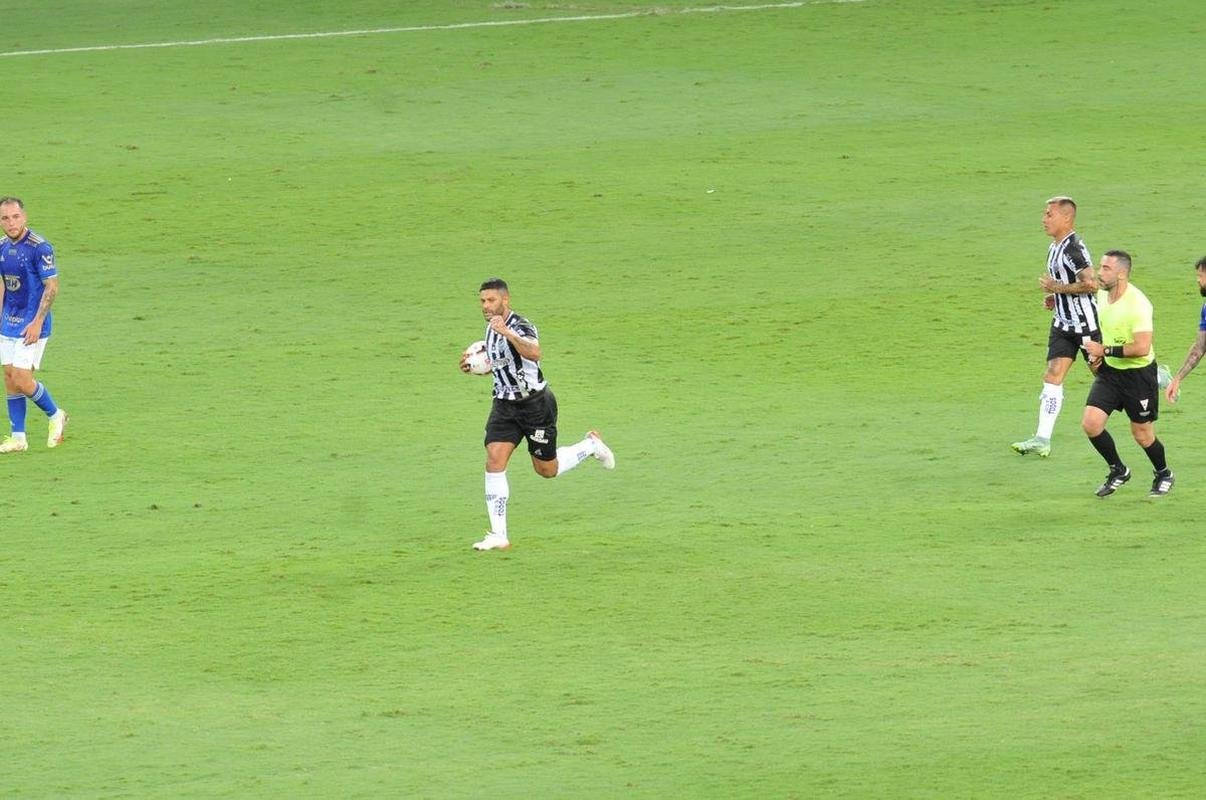 Fotos do clssico entre Atltico e Cruzeiro, no Mineiro