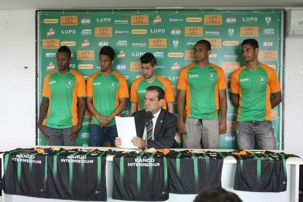 Cardoso (zagueiro) - desconhecido no futebol brasileiro, fez apenas uma partida pelo Amrica e no permaneceu no clube. Em 2017, jogou pelo Botafogo-SP.