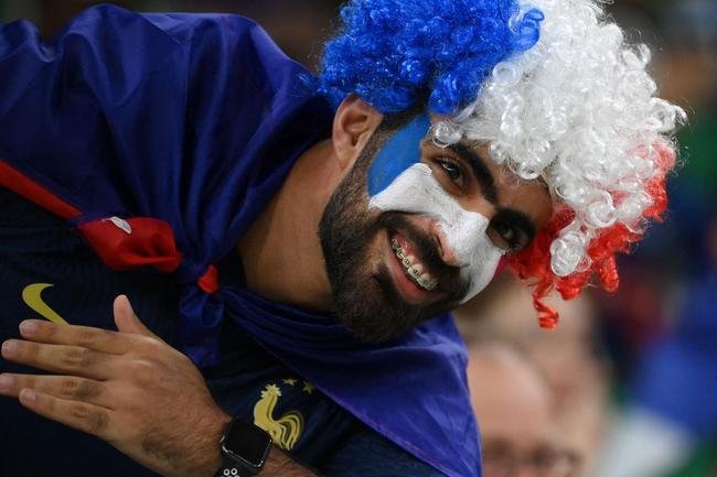 Torcedores no Estdio Al Thumama, em Doha, para o duelo entre Frana e Polnia, pelas oitavas de final da Copa do Mundo.