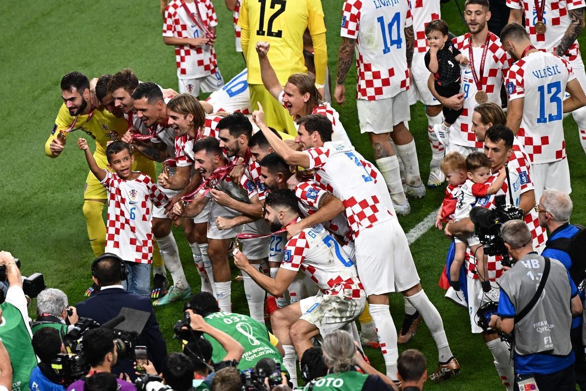 Festa e premiao dos jogadores da Crocia pela conquista do terceiro lugar na Copa do Mundo de 2022, no Catar. Time croata venceu o Marrocos por 2 a 1 neste sbado (17), no Estdio Internacional Khalifa, em Doha