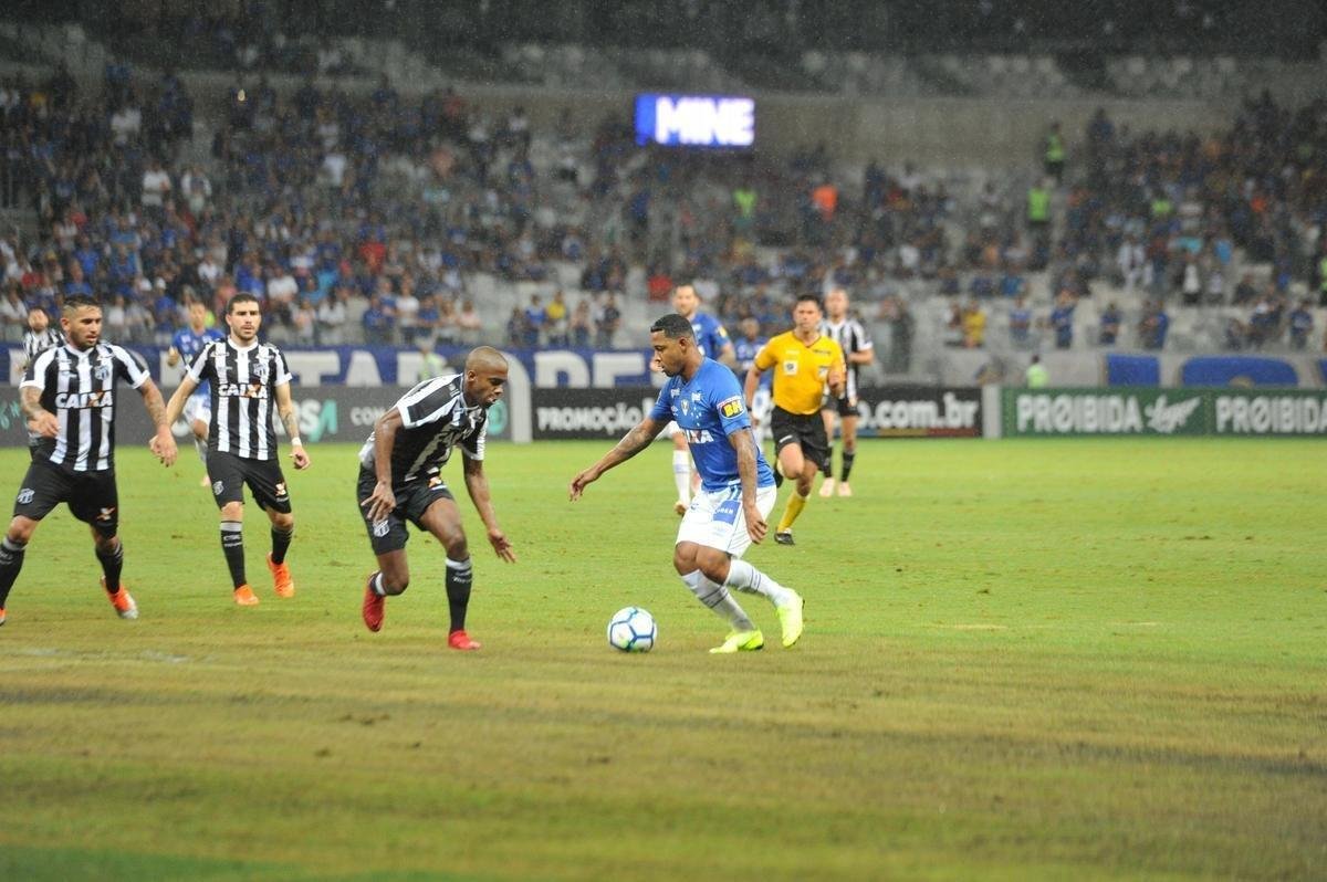 Fotos de Cruzeiro x Cear, no Mineiro, em jogo atrasado da 27 rodada do Brasileiro