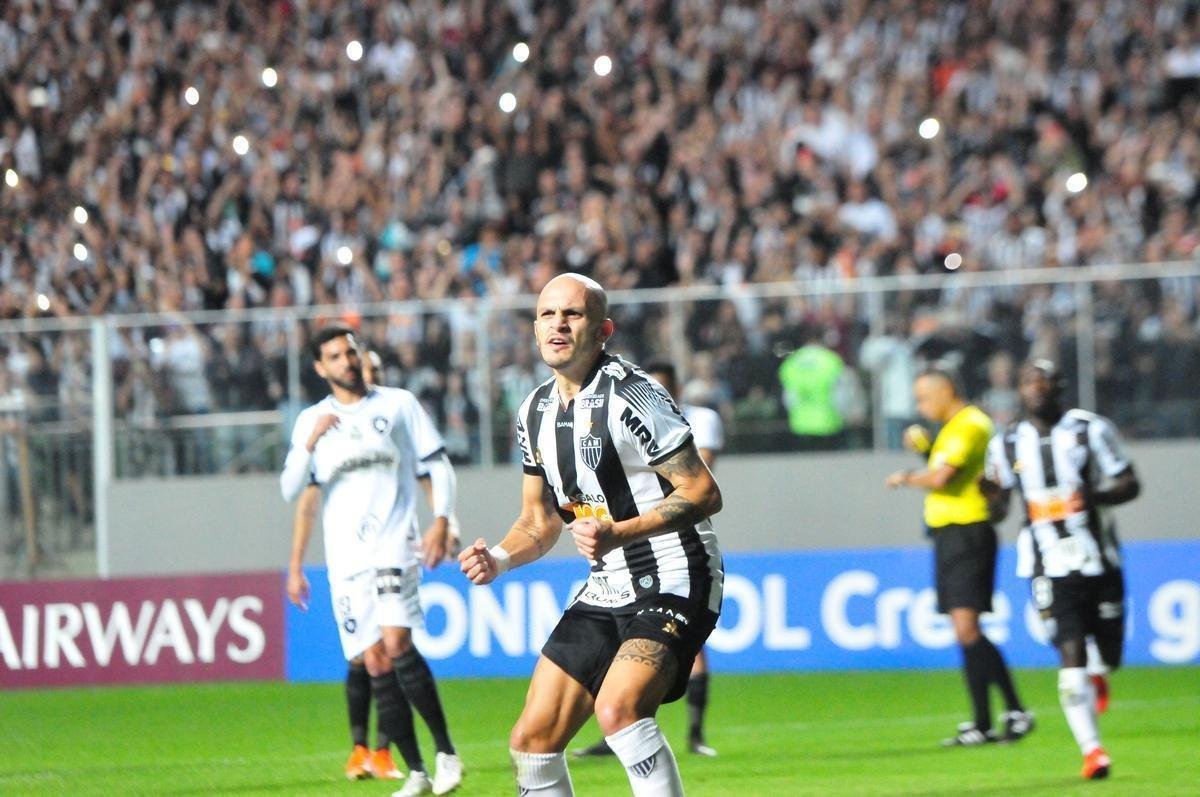 Atltico voltou forte na etapa final e abriu o placar em cobrana de pnalti com Fbio Santos: 1 a 0