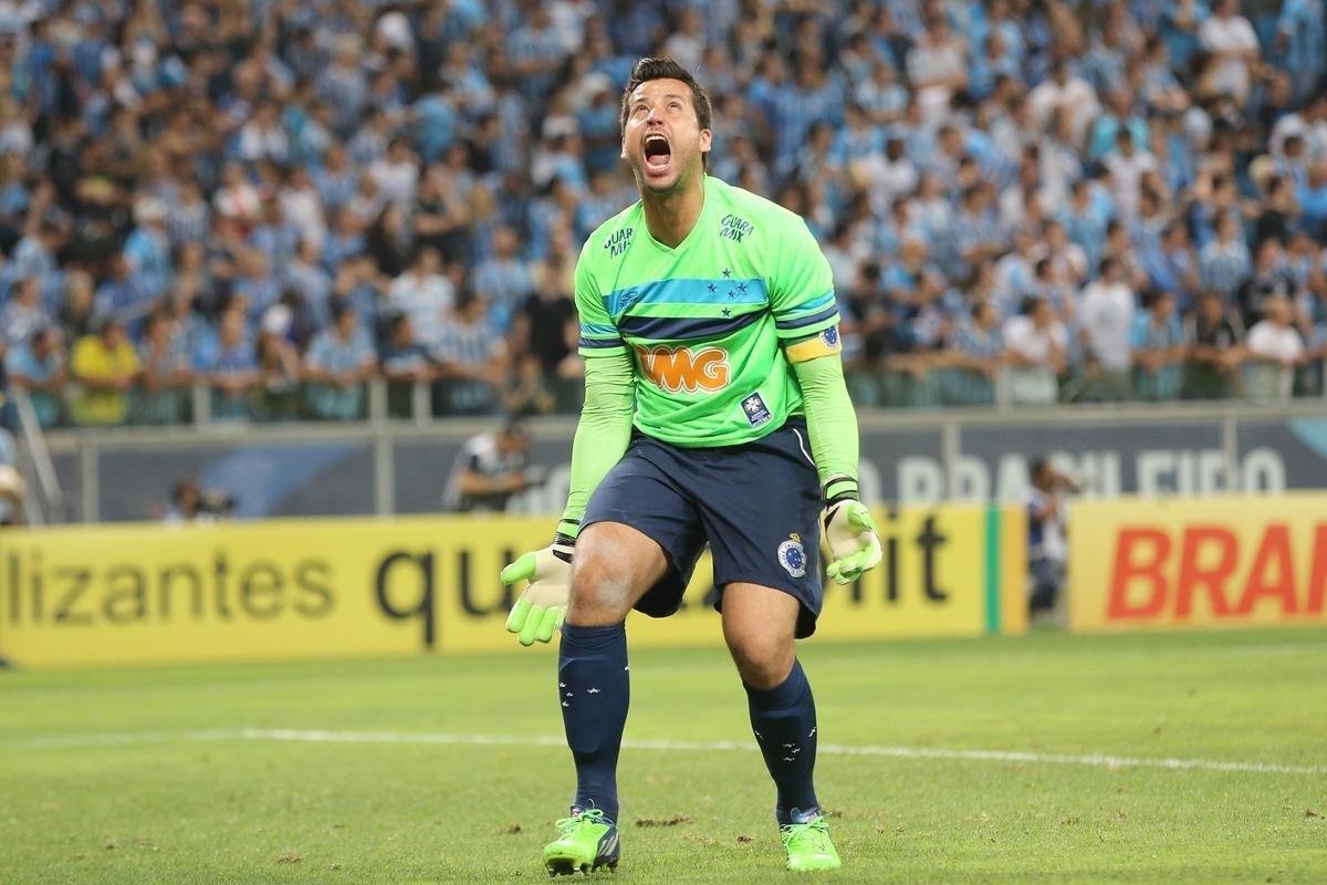 No Brasileiro de 2014, F�bio foi importante na vit�ria sobre o Gr�mio, por 2 a 1, em Porto Alegre, que deixou o Cruzeiro a um passo do t�tulo