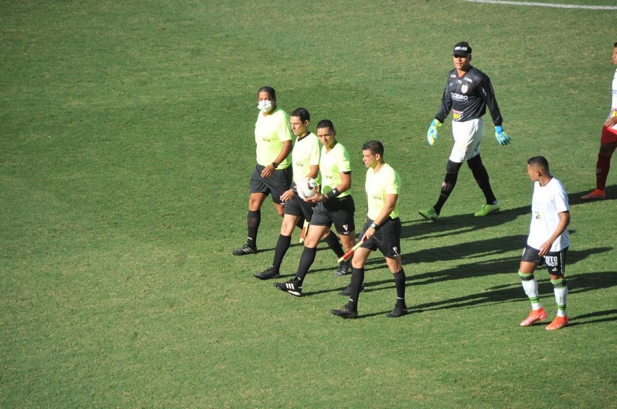 Fotos do jogo entre Amrica e Villa Nova, no Independncia, em BH, pela 9 rodada do Campeonato Mineiro