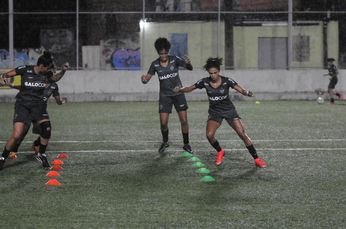 Reportagem acompanhou rotina de treinos do time feminino do Atltico