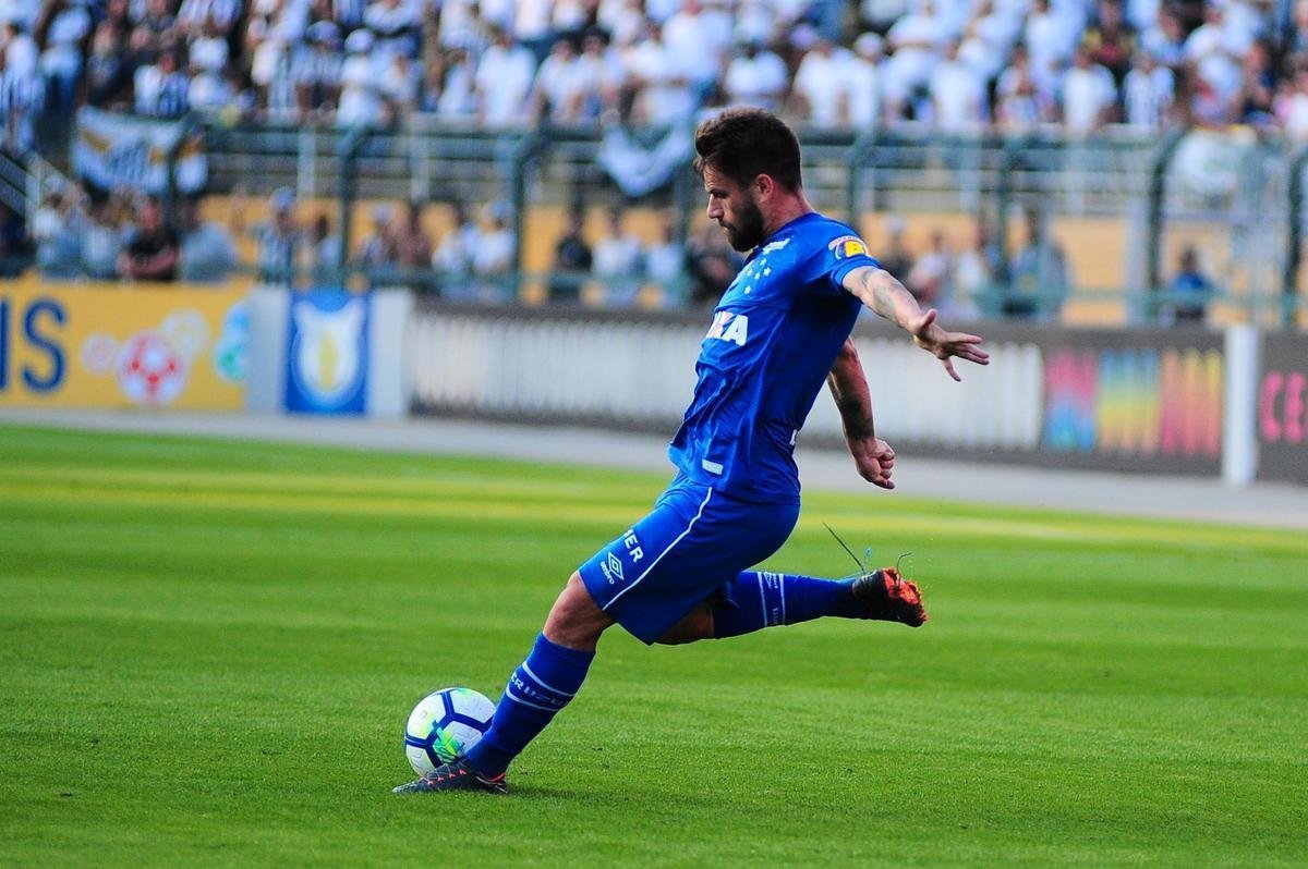 Fotos da vitria do Cruzeiro sobre o Santos, por 1 a 0, no Pacaembu, com gol de Bruno Silva