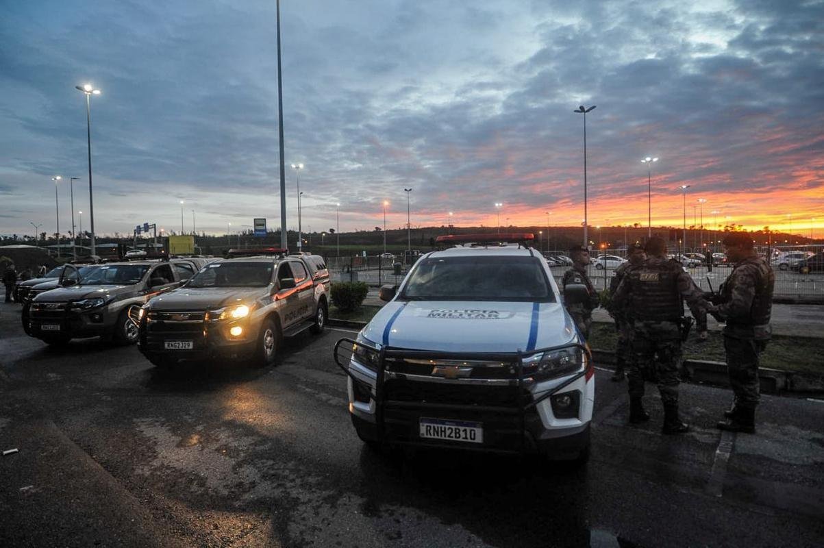 Atletas chegaram  capital mineira na manh desta quinta-feira (16)