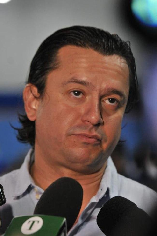 Conselheiros e associados do Cruzeiro durante votao de mudana do Estatuto do clube. Assembleia geral autorizou venda de at 90% das aes da SAF para investidores. Houve festa dos cruzeirenses no Parque Esportivo do Barro Preto, em BH, devido  possibilidade de chegada de recursos para tornar o futebol mais competitivo a partir de 2022.