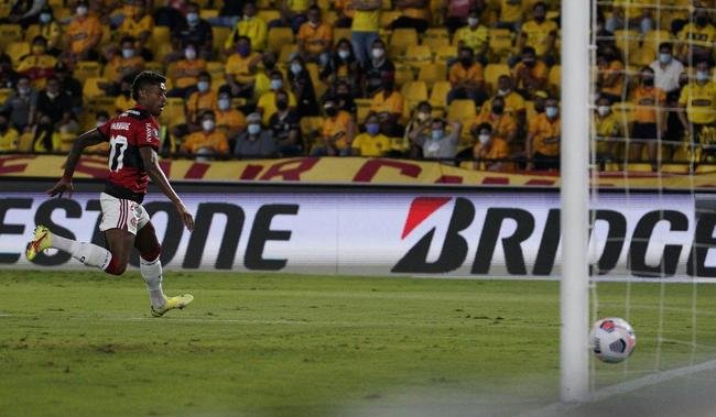Flamengo vence Barcelona de Guayaquil novamente e vai  final da Copa Libertadores para enfrentar o Palmeiras. Deciso ser em Montevidu, no Uruguai, em 27 de novembro