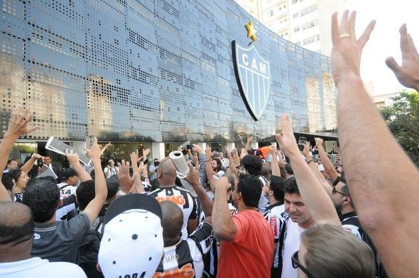 Com festa dos torcedores, Conselho Deliberativo do Atltico aprovou construo do estdio