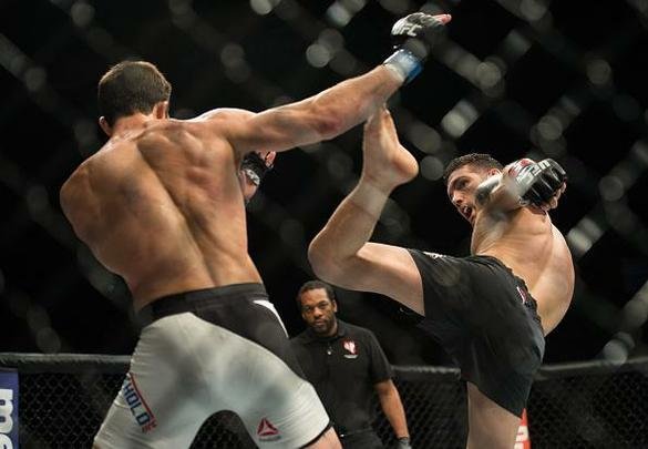 Fotos da batalha entre Luke Rockhold e Chris Weidman
