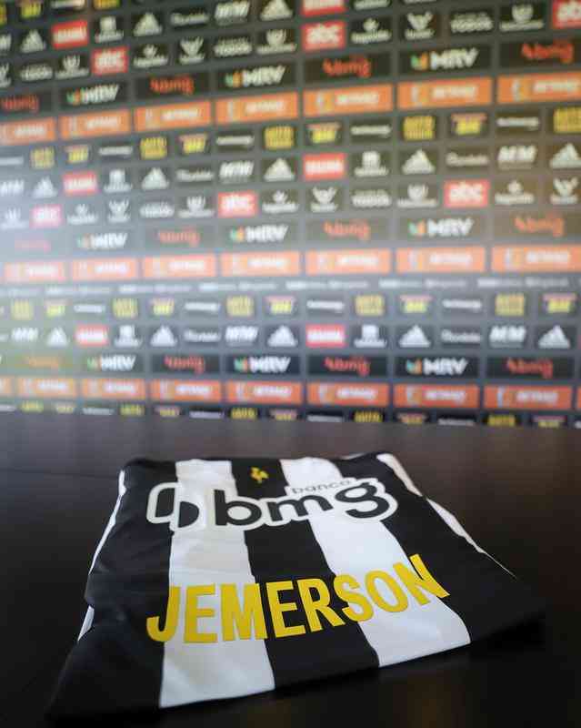 Fotos da apresentação do zagueiro Jemerson no Atlético