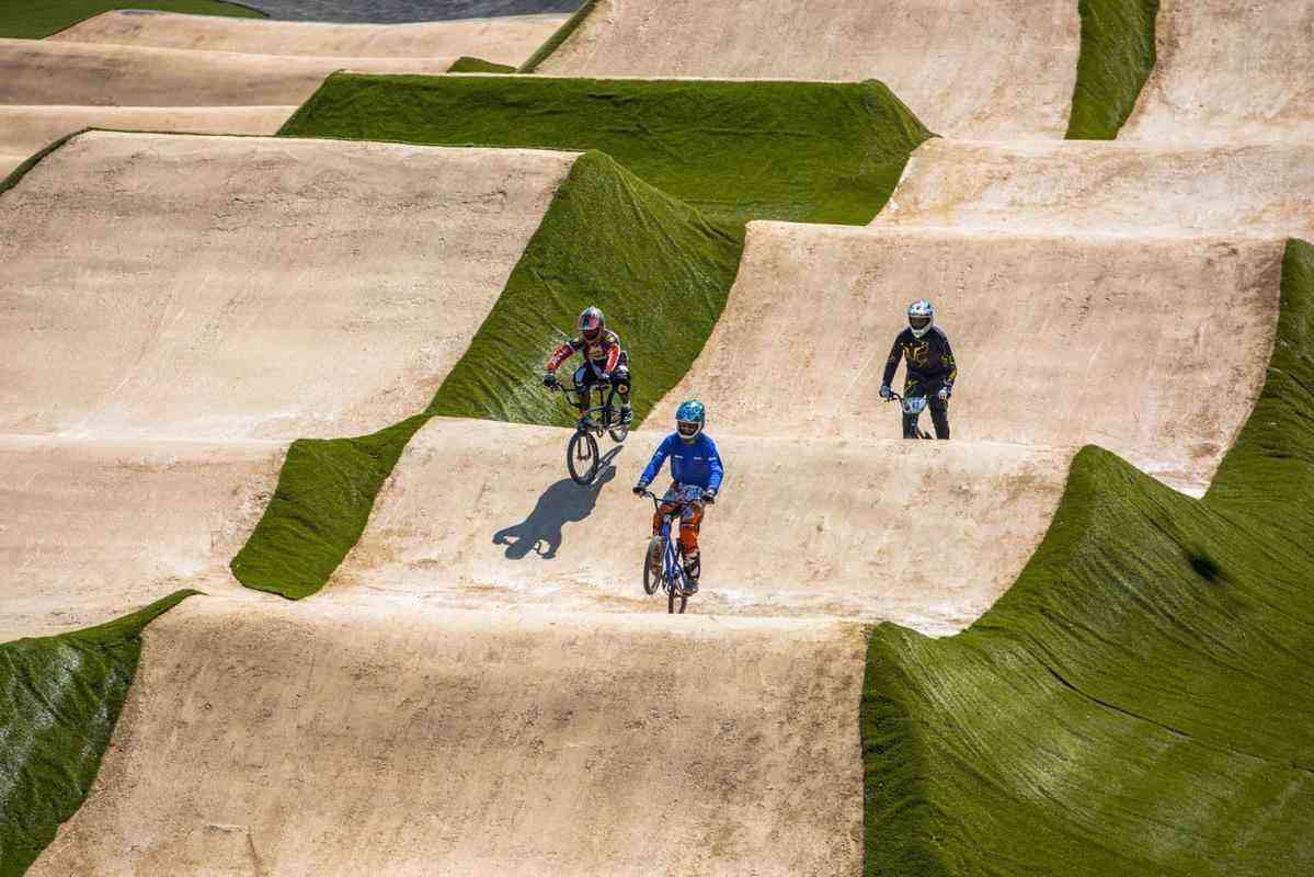 Localizado dentro do Parque Radical, em Deodoro, a pista de BMX tem percurso entre 300m e 400m