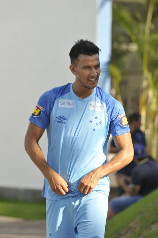 Treino do Cruzeiro nesta segunda marcou o batismo do colombiano Luis Orejuela, reforo para 2019