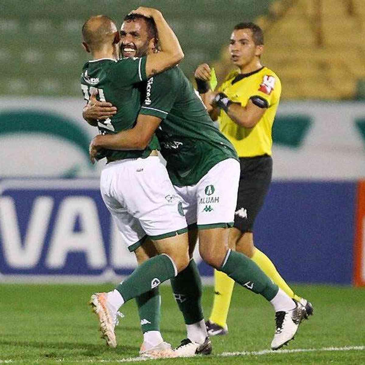 Régis Retorna ao Guarani e Critica Diretoria do Coritiba na Saída