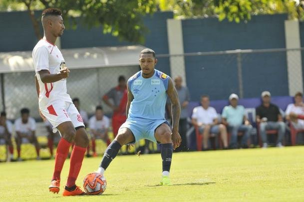 Com gols de Rafinha, David, Renato Kayzer e Murilo, Cruzeiro venceu Democrata-SL por 4 a 1 em jogo-treino nesta tera-feira, na Toca da Raposa 2 (fotos: Juarez Rodrigues/EM D.A Press)