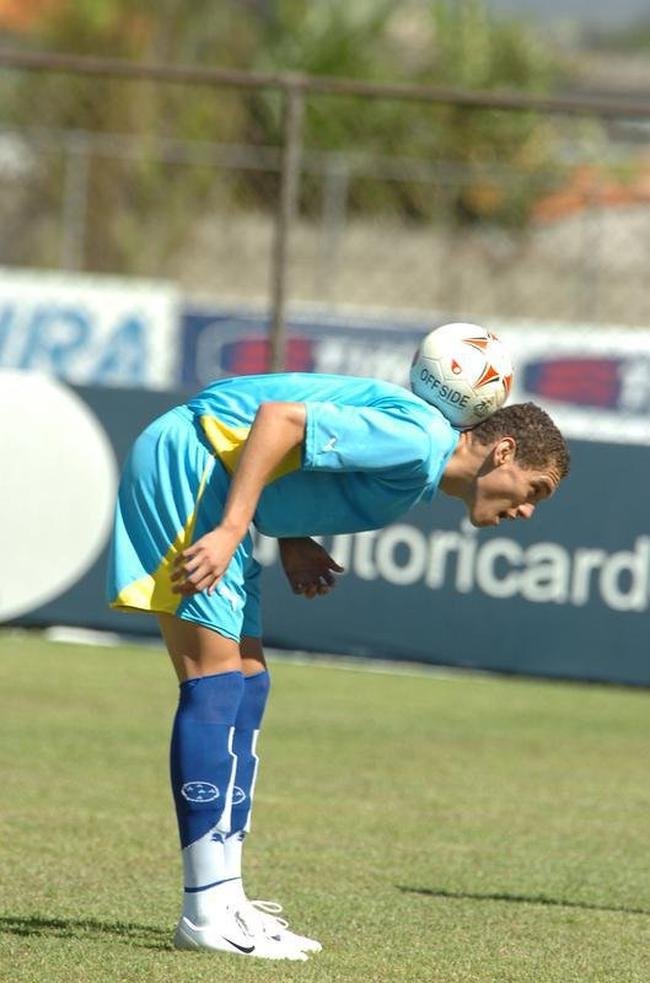 Zagueiro Maicon em seu incio de carreira no Cruzeiro, no ano de 2007. 