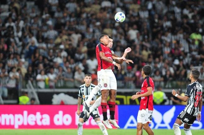 Atltico e Brasil de Pelotas-RS se enfrentaram nesta quarta-feira (12/4), no Mineiro, pela ida da terceira fase da Copa do Brasil