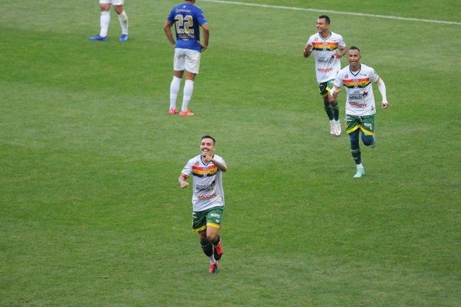 Fotos do duelo entre Cruzeiro e Sampaio Corra, no Independncia, em Belo Horizonte, pela 18 rodada da Srie B do Campeonato Brasileiro
