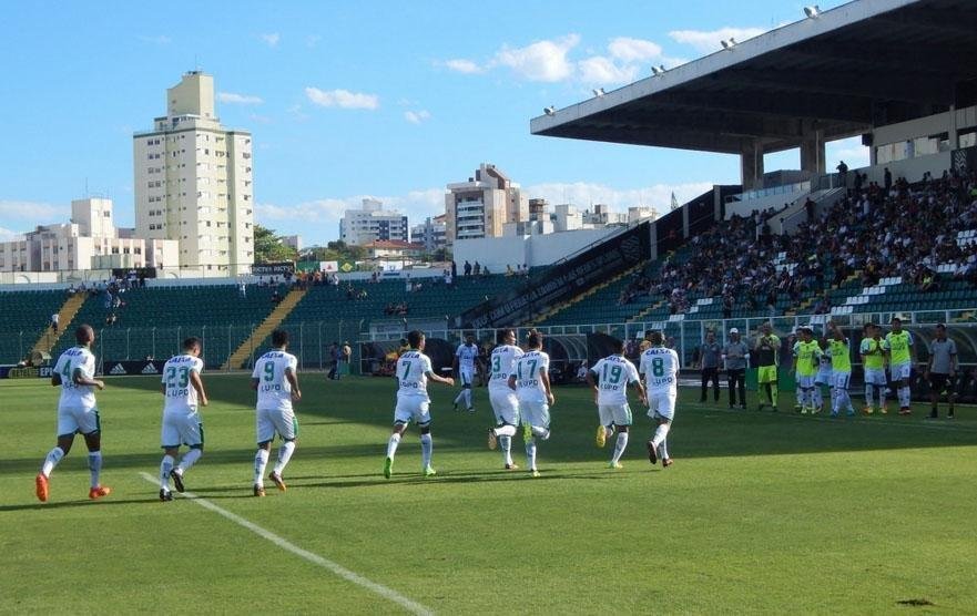 Imagens da partida realizada no estdio Orlando Scarpelli, em Florianpolis 