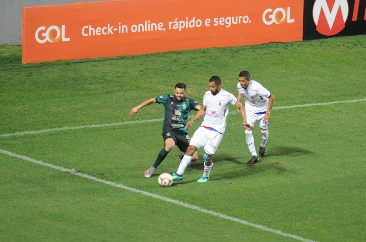 América x Paraná: veja fotos do jogo no Independência