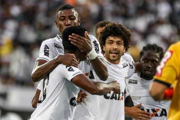Veja as imagens do jogo entre Botafogo x Atlético, realizado no estádio Nilton Santos, no Rio de Janeiro
