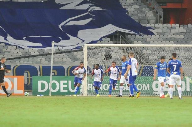 Cruzeiro venceu com facilidade o time paranaense na noite deste sbado
