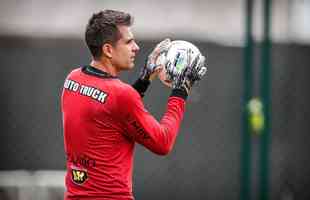 Imagens do primeiro treino de Eduardo Vargas pelo Atltico