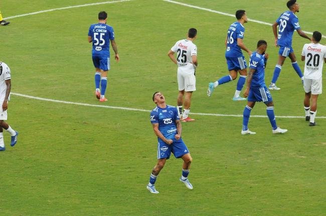 Fotos do jogo entre Cruzeiro e Ponte Preta, no Mineiro, em Belo Horizonte, pela 13 rodada da Srie B do Brasileiro