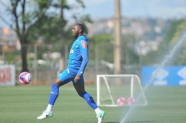 Zagueiro Manoel (Alexandre Guzanshe/EM D.A Press)